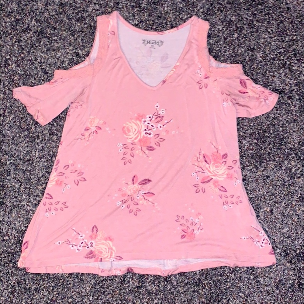 Open shoulder tee